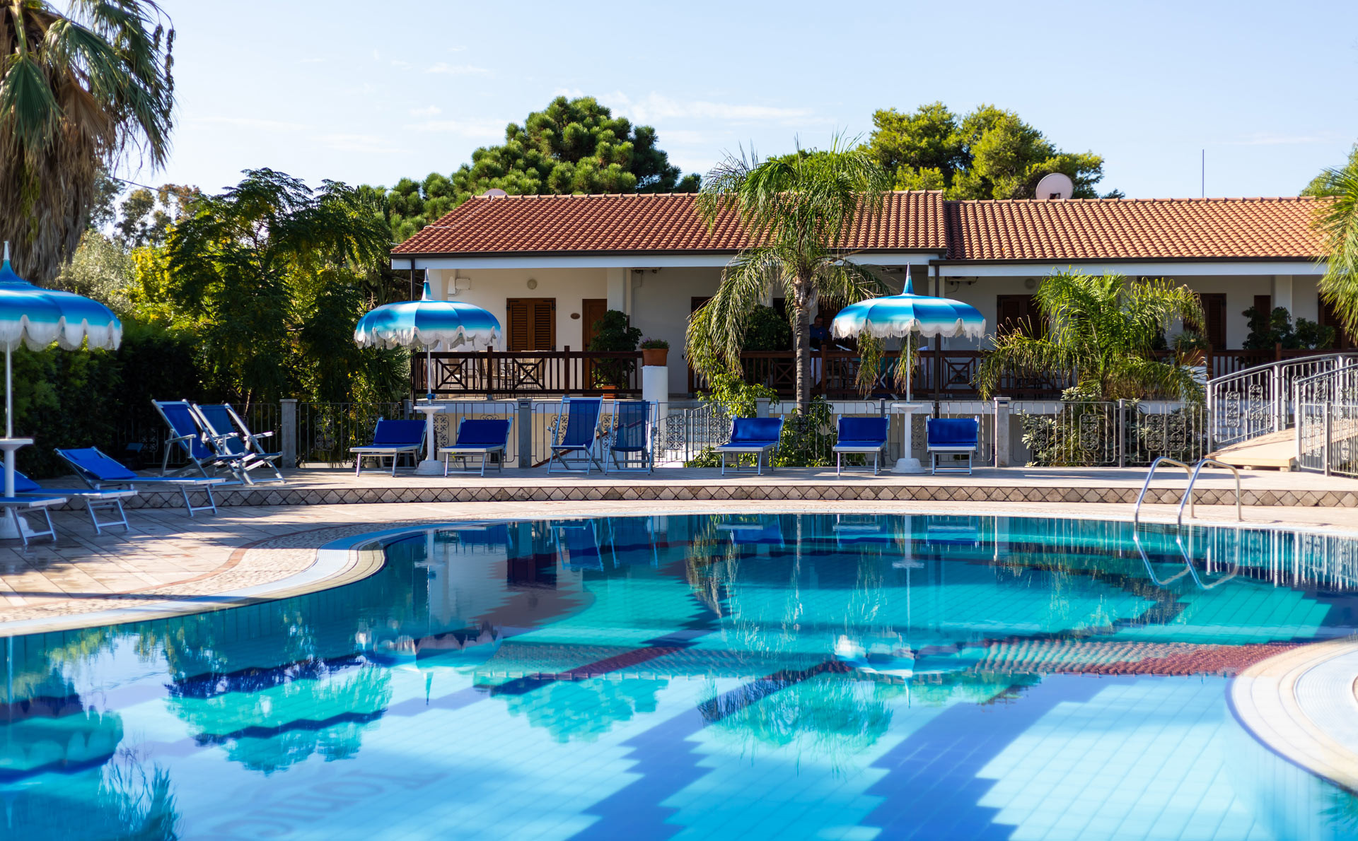 media.Slide_Piscina_5Tonicello_Resort_Spa_Capo_Vaticano