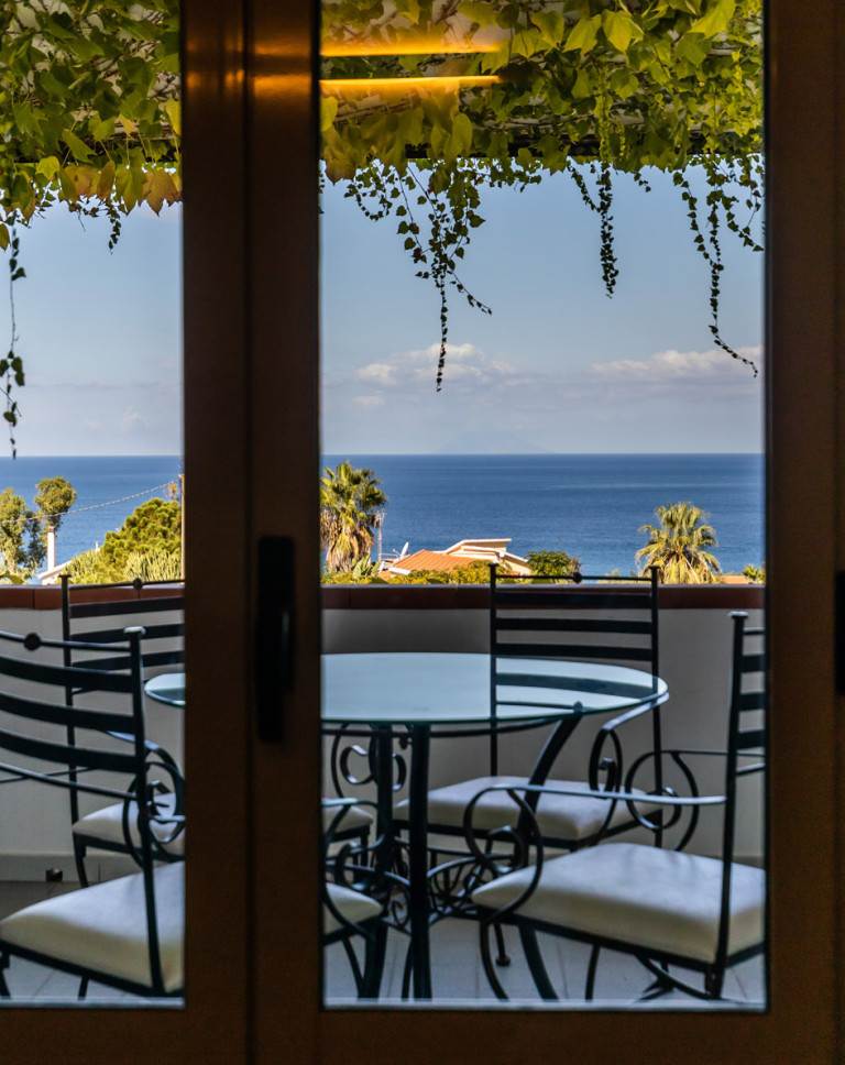 media.Slide_SuiteClassicVistaMare_1Tonicello_Resort_Spa_Capo_Vaticano